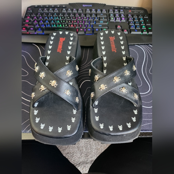 Demonia Skull Platform Platform Sandals - Picture 3 of 4